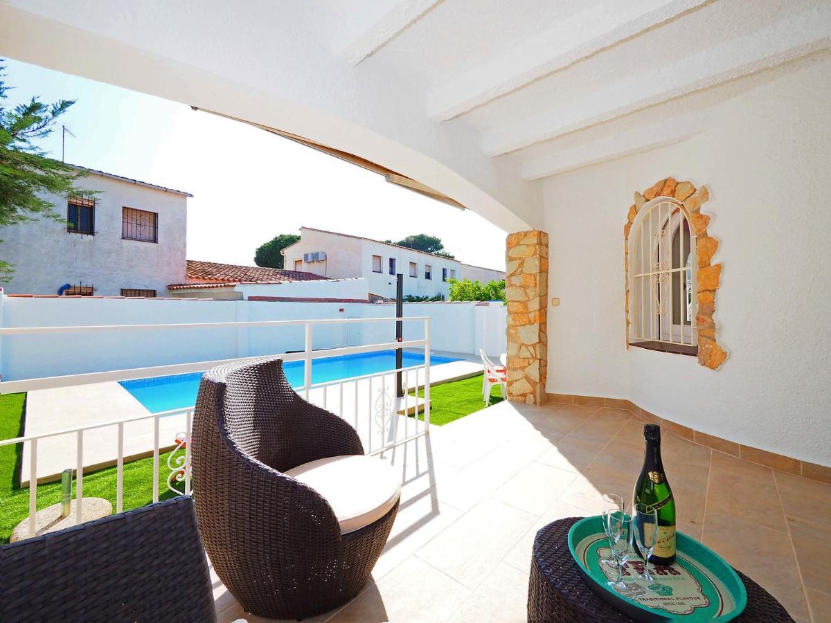 Holiday Home Alberes By Interhome Empuriabrava Eksteriør bilde