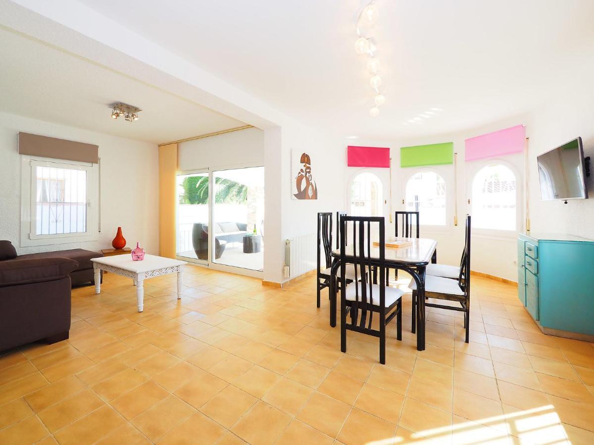 Holiday Home Alberes By Interhome Empuriabrava Eksteriør bilde